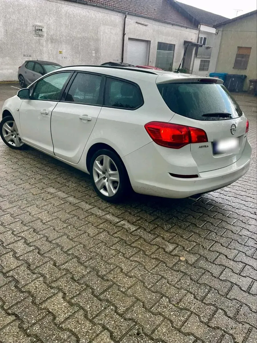 Gebraucht Opel Astra 160 PS (117 kW) 2011 Weiß Kombi