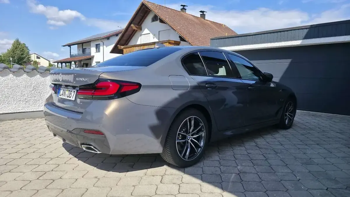 Gebraucht BMW 530e M Sport 292 PS (214 kW) 2022 Grau Limousine