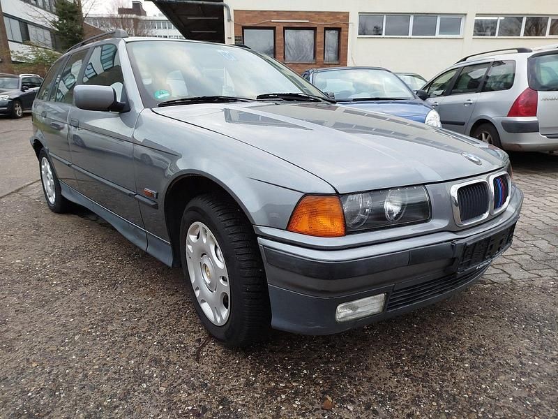 Grau Gebraucht 1996 BMW 320 Kombi | 1.950 € (Guter Preis) - Bild 1/4