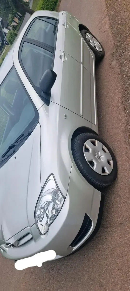 Używany Toyota Corolla 110 KM (80 kW) 2005 Srebrny Hatchback