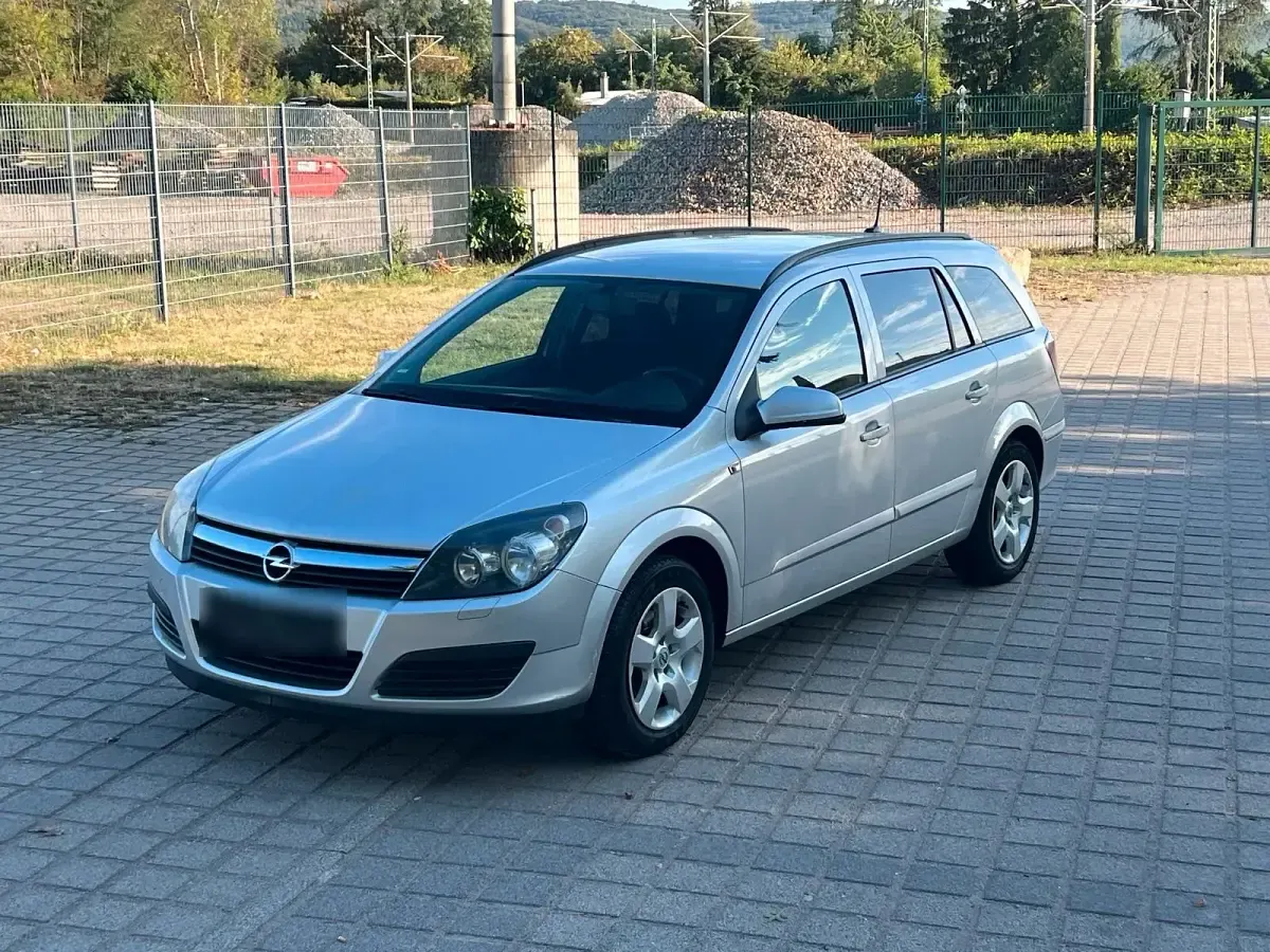Gebraucht Opel Astra 105 PS (77 kW) 2006 Silber Kombi