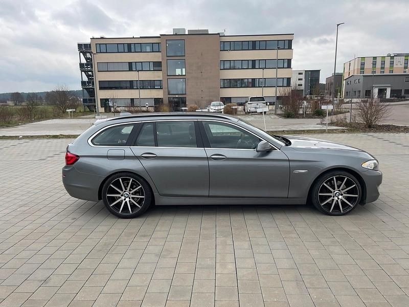 Gebraucht BMW 525 204 PS (150 kW) 2011 Grau Kombi