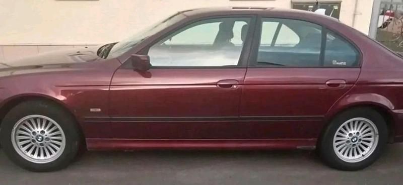 Gebraucht BMW 523 170 PS (125 kW) 1999 Rot Limousine