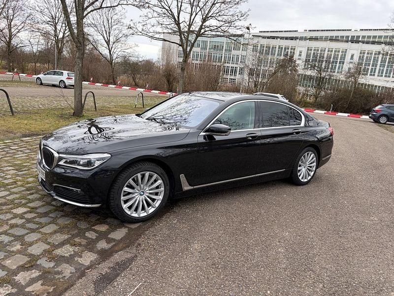 Gebraucht BMW 750 400 PS (294 kW) 2018 Schwarz Limousine