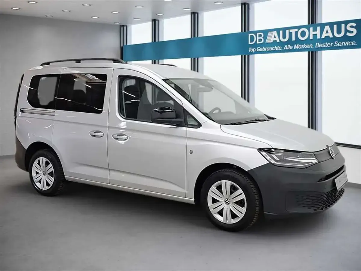 Usado VW Caddy 114 HP (83 kW) 2022 Prateado Monovolume