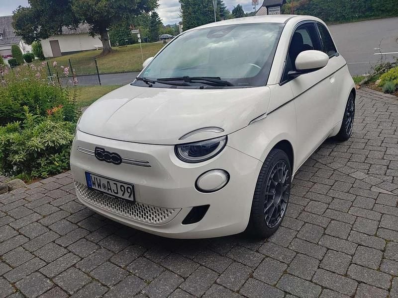Gebraucht 2023 Fiat 500e Basis Limousine | 17.800 € (Superpreis) - Bild 1/4