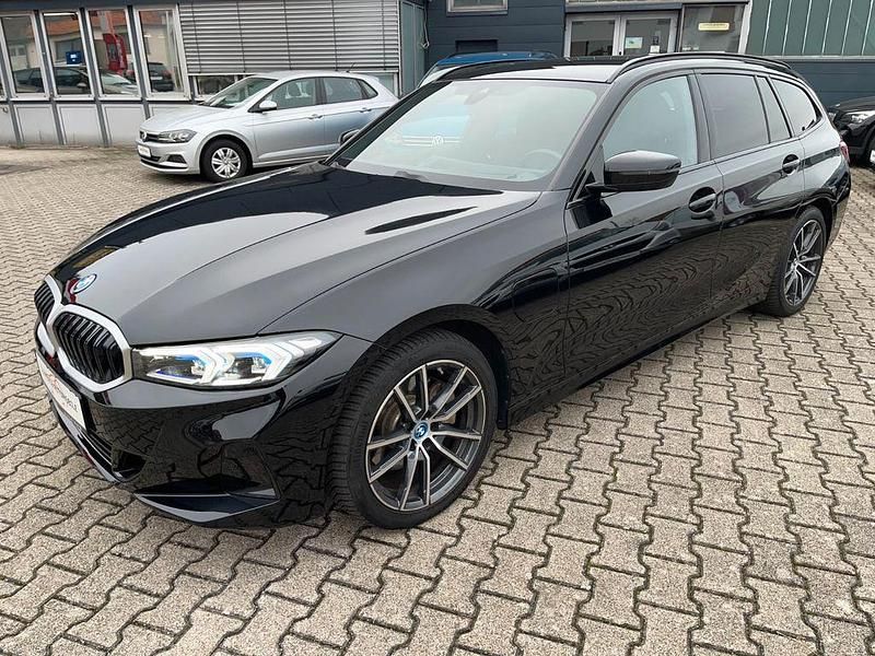 Gebraucht BMW 320e Sport Line 204 PS (150 kW) 2023 Schwarz Limousine