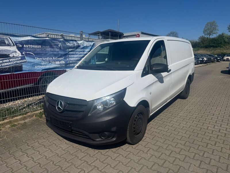 Weiß Gebraucht 2018 Mercedes Vito Van / Kleinbus | 11.390 € - Bild 1/4