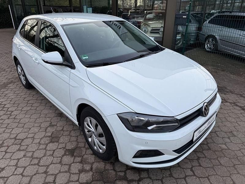 Weiß Gebraucht 2019 VW Polo Trendline Limousine | 7.950 € (Fairer Preis) - Bild 1/4