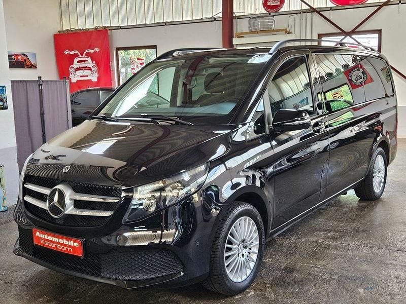 Schwarz Gebraucht 2021 Mercedes V220 Van / Kleinbus | 39.990 € - Bild 1/4