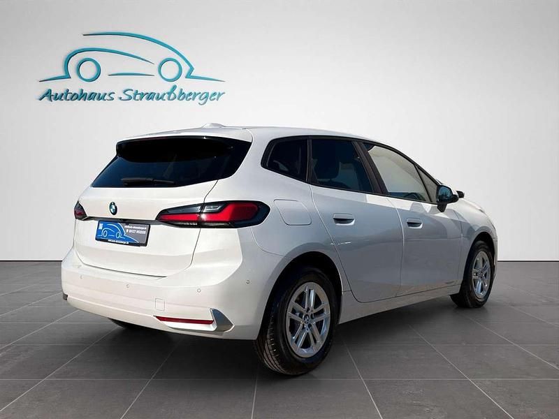 Używany BMW 218 136 KM (100 kW) 2023 Biały Minivan