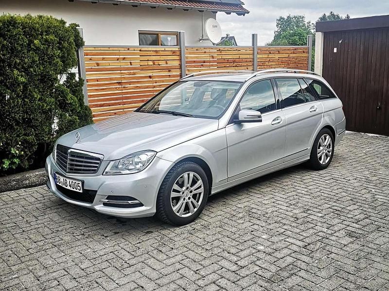 Silber Gebraucht 2014 Mercedes 200 Kombi | 7.850 € (Fairer Preis) - Bild 1/4