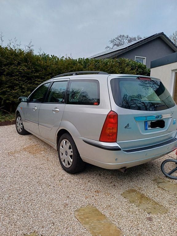 Gebraucht Ford Focus Ghia 131 PS (96 kW) 2002 Silber Kombi