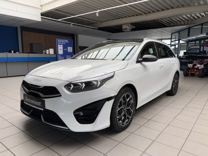 Deluxe white m Gebraucht 2023 Kia Ceed Sportswagon GT-Line Kombi | 21.590 € (Teuer) - Bild 1/4