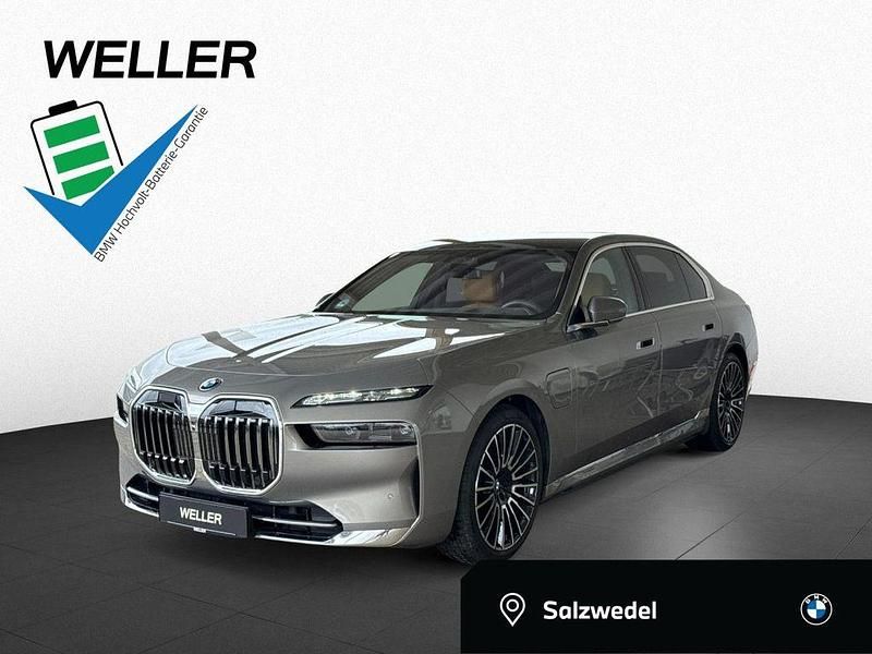 Grau Gebraucht 2024 BMW 750e Comfort Edition Limousine | 104.950 € (Teuer) - Bild 1/4
