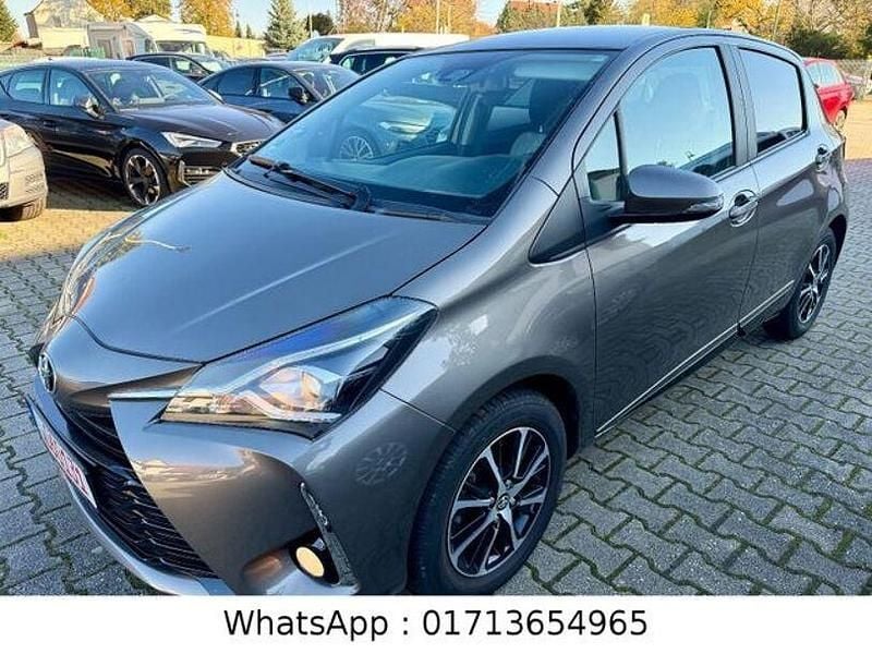Grau Gebraucht 2019 Toyota Yaris Limousine | 12.590 € - Bild 1/4