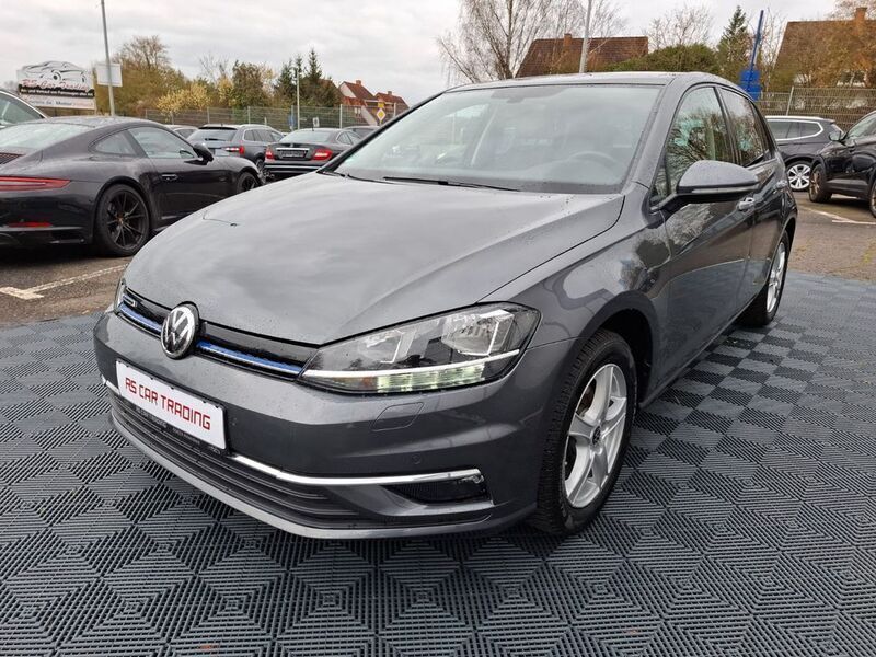 Indiumgrau metallic Gebraucht 2018 VW Golf VII Join Limousine | 11.490 € (Superpreis) - Bild 1/4