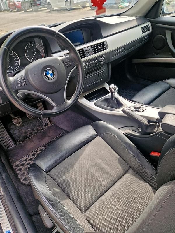 Gebraucht BMW 320 170 PS (125 kW) 2010 Grau Coupé