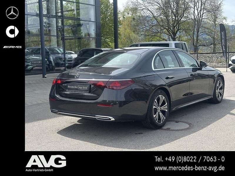 Używany Mercedes E220 Advanced 197 KM (144 kW) 2025 Szary Sedan/Limuzyna