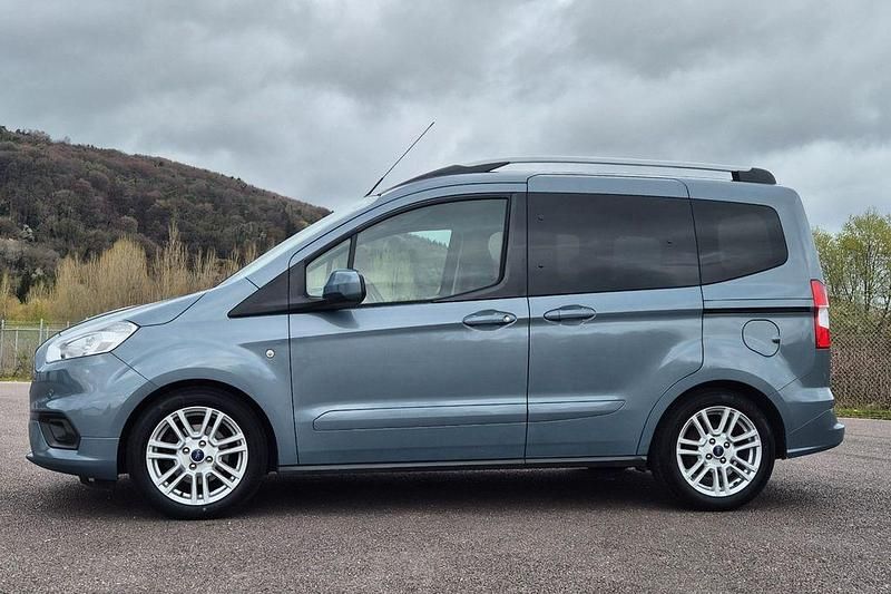 Gebraucht Ford Tourneo Courier Titanium 101 PS (74 kW) 2021 Blau Van / Kleinbus