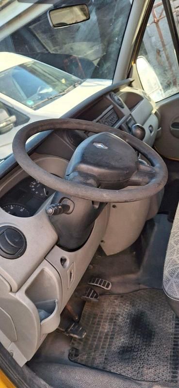 Second-hand Renault Master 150 CP (110 kW) 2009 Galben Hatchback