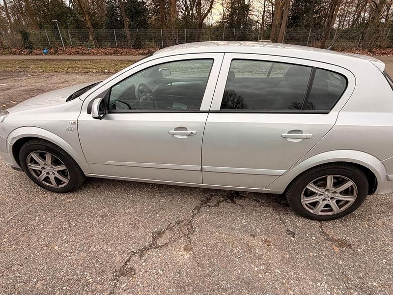 Gebraucht Opel Astra 125 PS (91 kW) 2004 Silber Kleinwagen