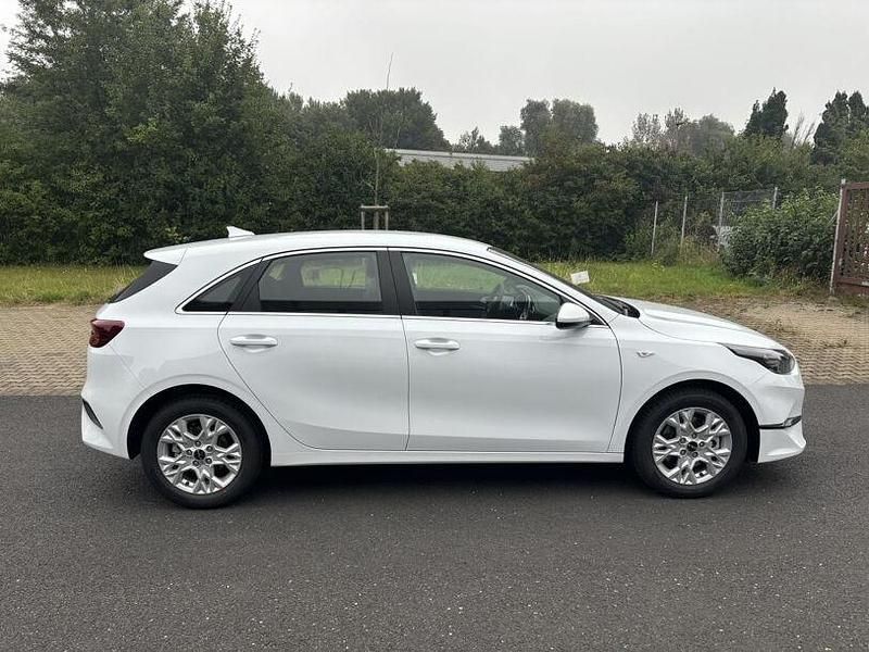 Gebraucht Kia Ceed Vision 101 PS (74 kW) 2024 Weiss Kleinwagen
