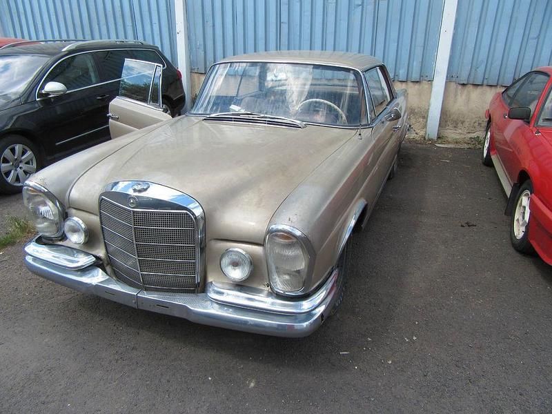 Gebraucht Mercedes 220 163 PS (119 kW) 1963 Silber