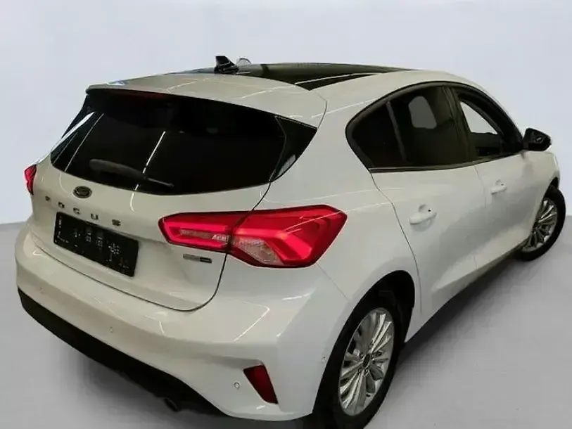Gebraucht Ford Focus Titanium X 125 PS (91 kW) 2021 Frostweiß Limousine