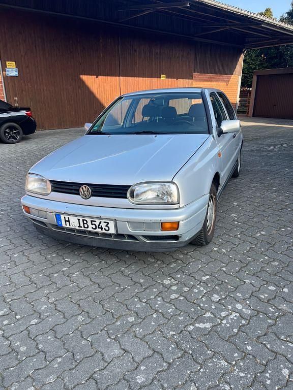 Gebraucht VW Golf III 90 PS (66 kW) 1996 Silber Limousine