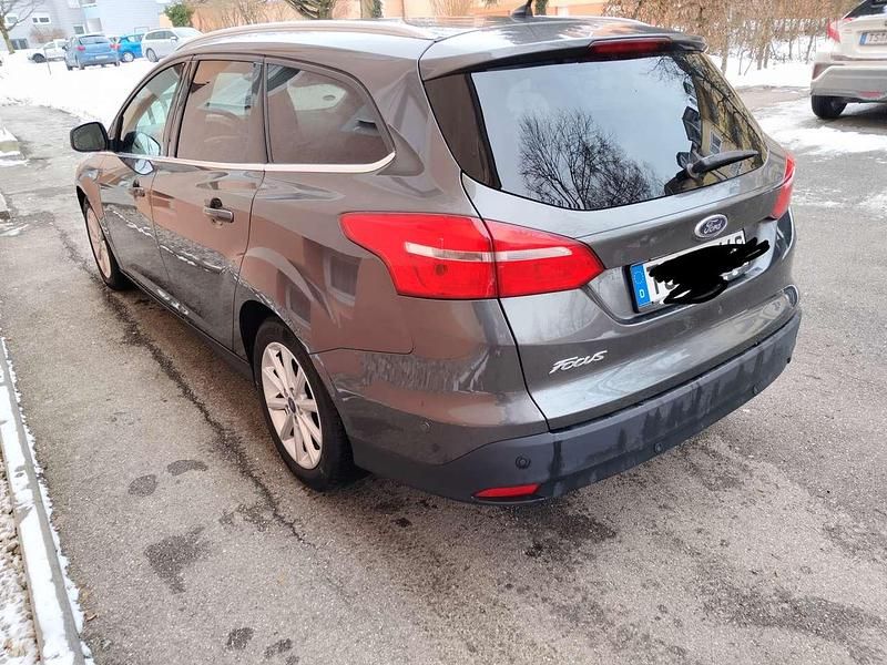 Gebraucht Ford Focus Titanium 120 PS (88 kW) 2016 Grau Kombi