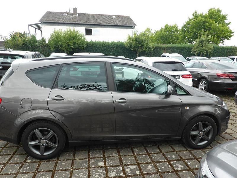 Gebraucht Seat Altea XL 4You 125 PS (91 kW) 2015 Grau Van / Kleinbus