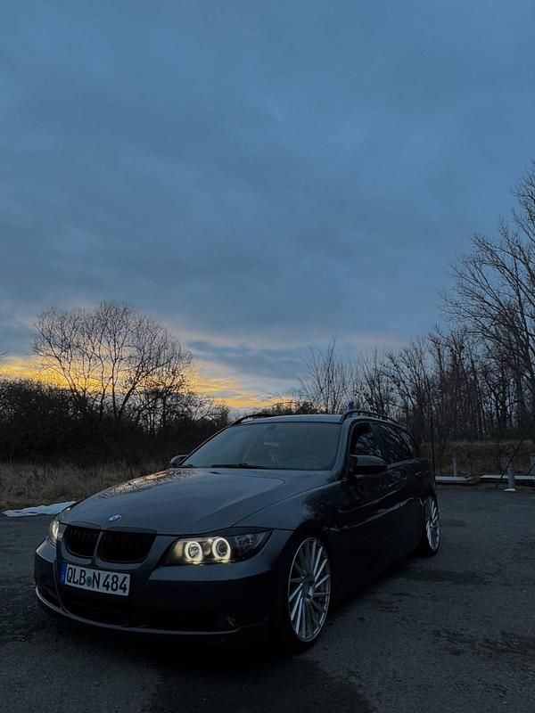 Gebraucht BMW 320 163 PS (119 kW) 2007 Grau Kombi