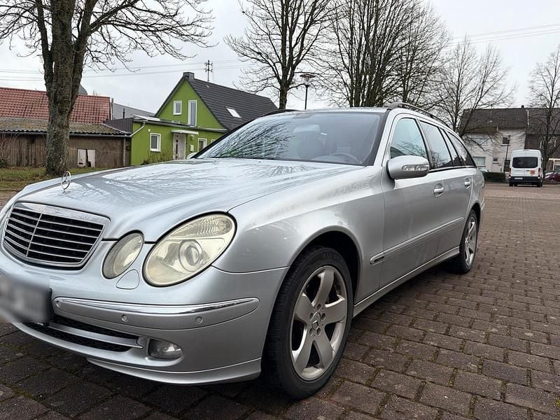 Silber Gebraucht 2005 Mercedes E500 Kombi | 7.500 € (Fairer Preis) - Bild 1/4