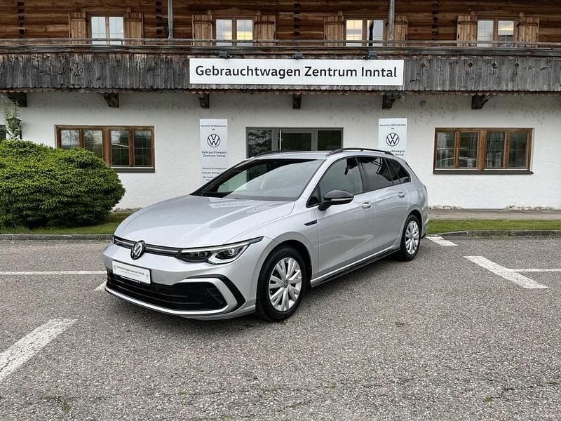Gebraucht VW Golf VIII R-line 131 PS (96 kW) 2024 Reflexsilber Kombi