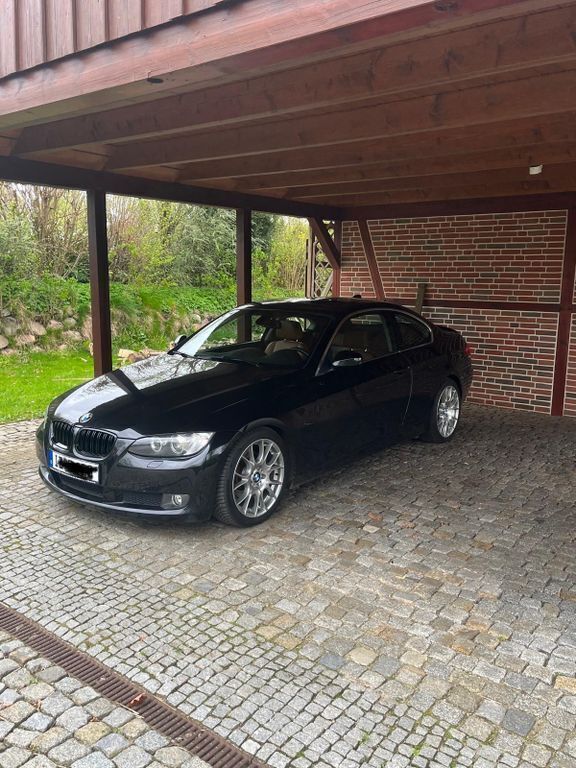 Schwarz Gebraucht 2010 BMW 325 Coupé | 12.200 € (Fairer Preis) - Bild 1/4