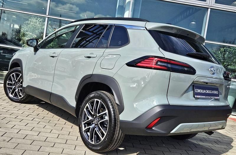 Neu Toyota Corolla Cross 178 PS (130 kW) 2026 Grün SUV