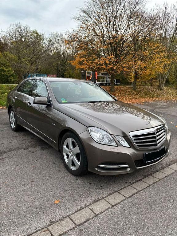 Gebraucht Mercedes E200 Avantgarde 184 PS (135 kW) 2011 Braun Limousine