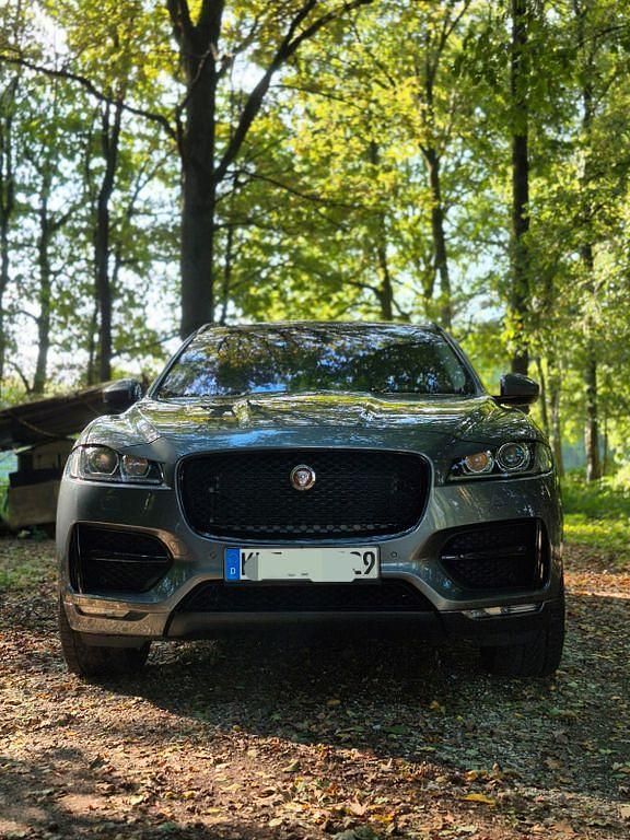 Grau Gebraucht 2016 Jaguar F-Pace R-Sport SUV | 15.800 € (Fairer Preis) - Bild 1/4