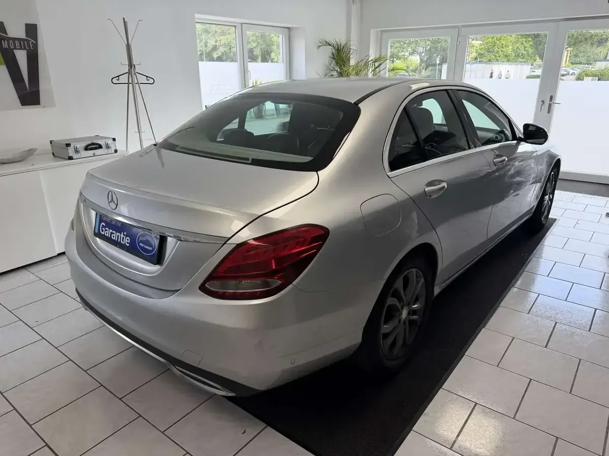 Gebraucht Mercedes C180 156 PS (114 kW) 2015 Iridiumsilber  metalliclack Limousine