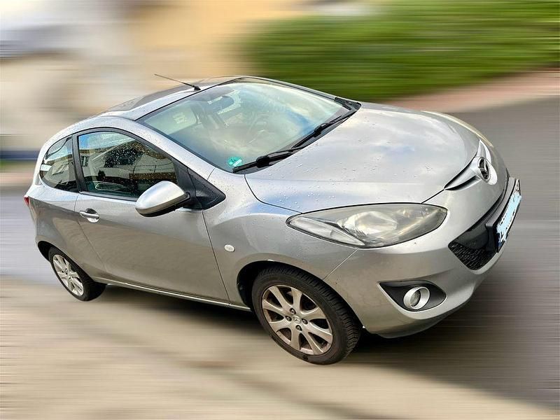 Silber Gebraucht 2011 Mazda 2 Active Limousine | 3.850 € (Fairer Preis) - Bild 1/4