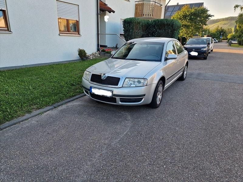 Silber Gebraucht 2003 Skoda Superb Limousine | 1.500 € (Superpreis) - Bild 1/4