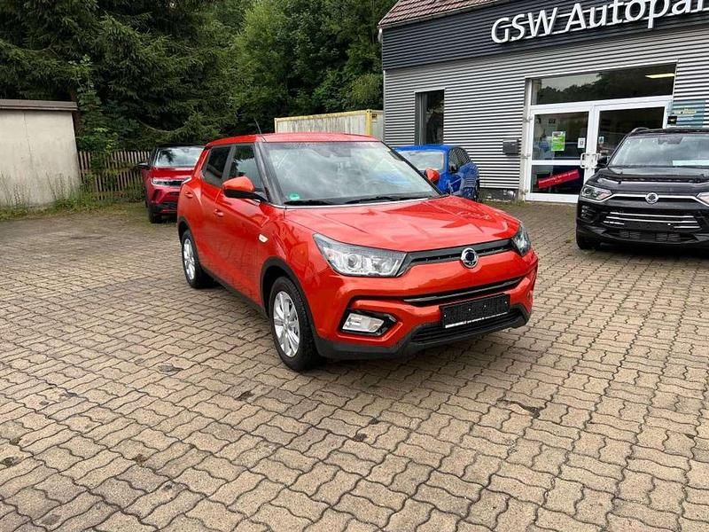 Gebraucht Ssangyong (KGM) Tivoli 128 PS (94 kW) 2019 Rat orange pop (met) SUV