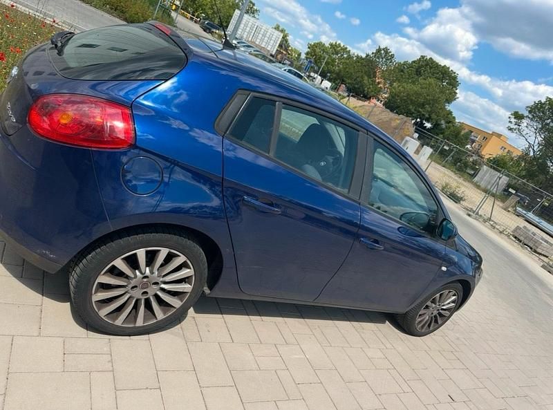 Blau Gebraucht 2008 Fiat Bravo Kleinwagen | 2.550 € (Fairer Preis) - Bild 1/4