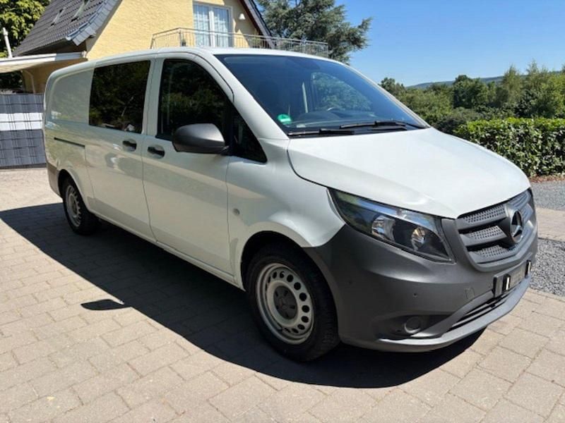 Weiß Gebraucht 2021 Mercedes Vito Limousine | 28.490 € (Fairer Preis) - Bild 1/4