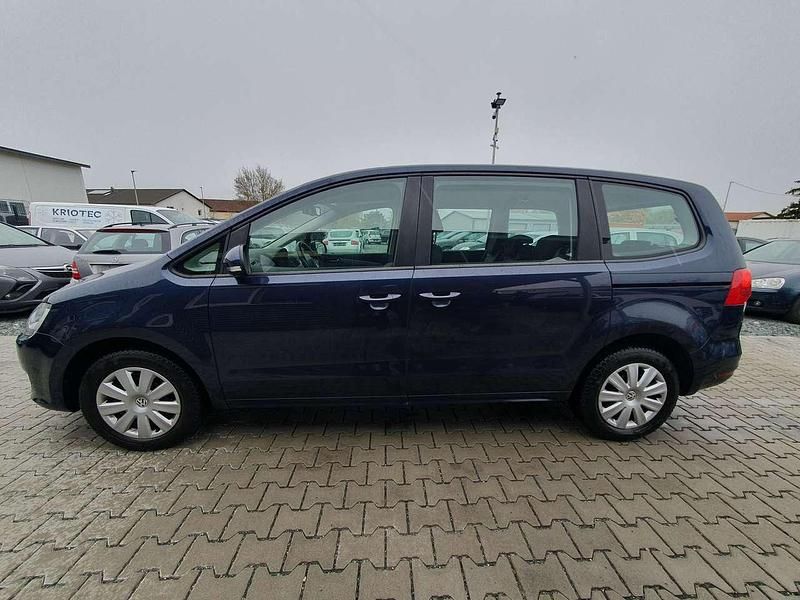 Gebraucht VW Sharan Trendline 170 PS (125 kW) 2011 Night blue metallic Van / Kleinbus