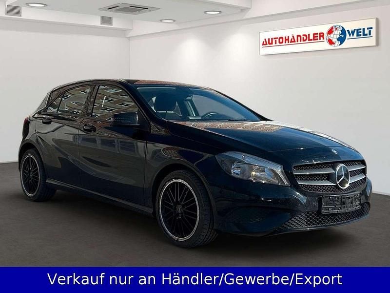 Gebraucht Mercedes A180 109 PS (80 kW) 2012 Schwarz Limousine