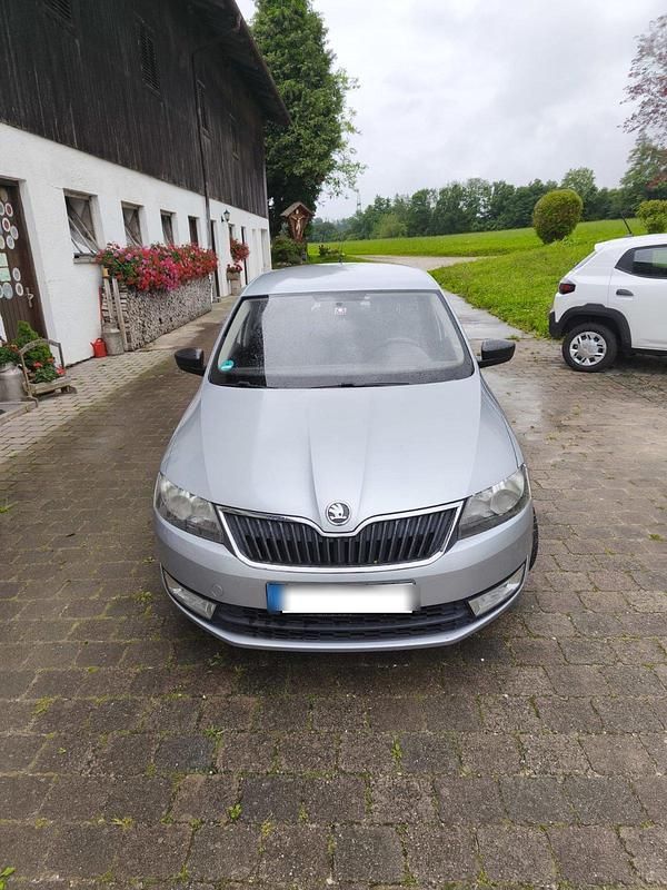 Silber Gebraucht 2014 Skoda Rapid Limousine | 7.000 € (Guter Preis) - Bild 1/4