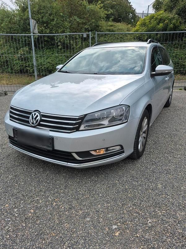 Silber Gebraucht 2012 VW Passat Kombi | 3.999 € (Superpreis) - Bild 1/4