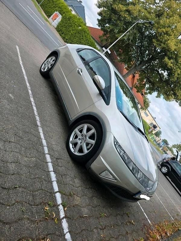 Grau Gebraucht 2008 Honda Civic Limousine | 4.499 € (Guter Preis) - Bild 1/4